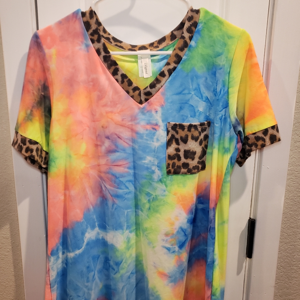 Soft jersey knit tee size M